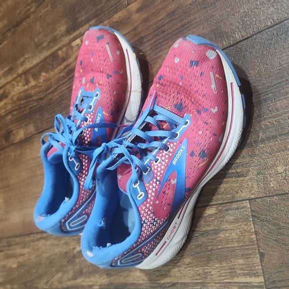 Brooks Shoes - SIZE 9 BROOKS GHOST